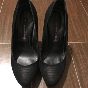 Black Steve Madden Snake embossed Heels